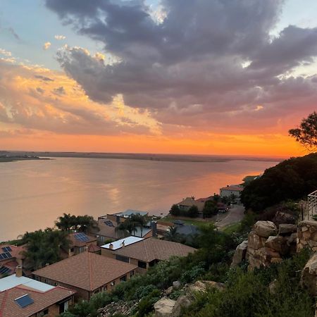 Eagles View Kungwini Hotel บรองค์ฮอร์สท์สปรุย ภายนอก รูปภาพ