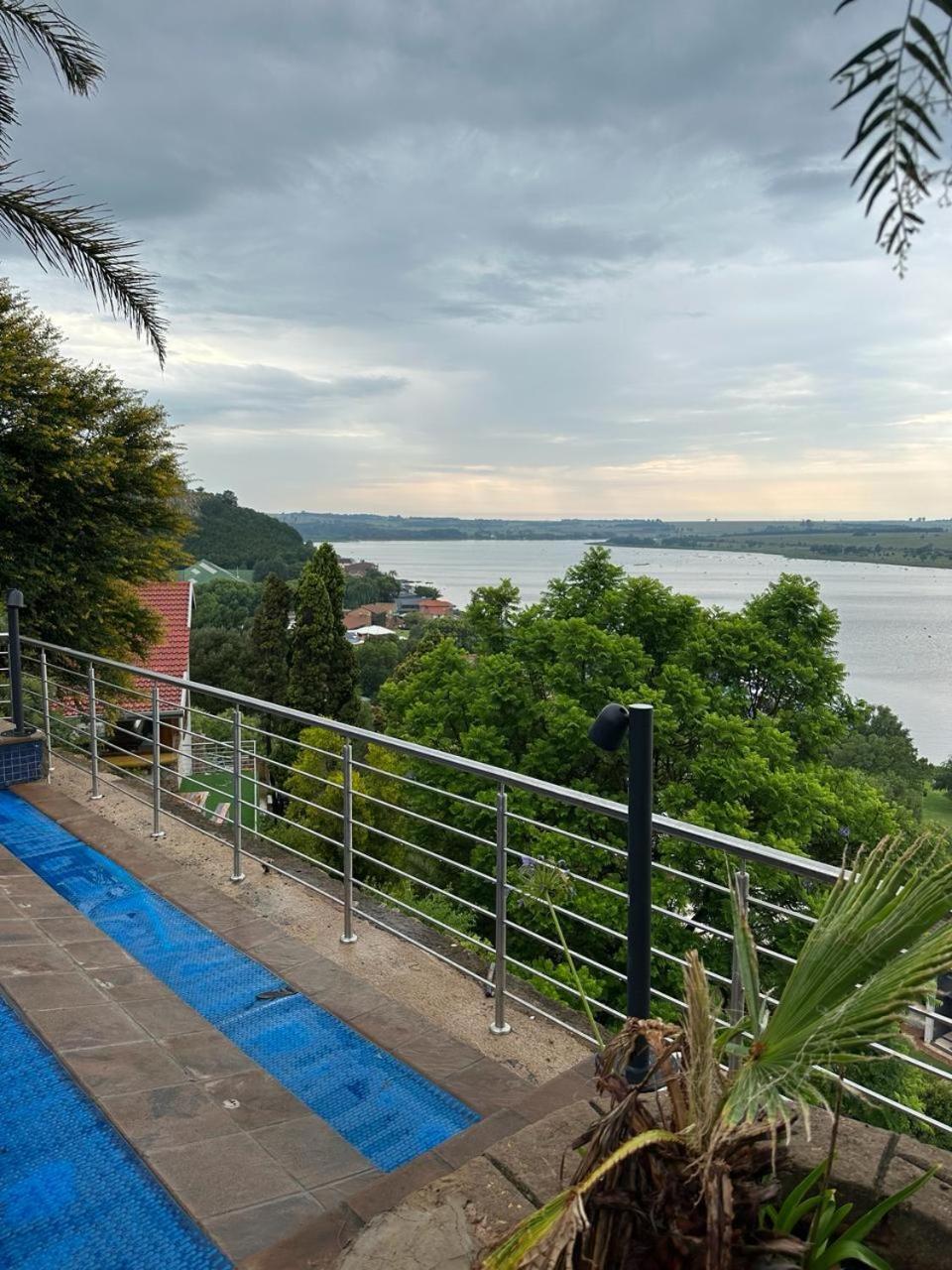Eagles View Kungwini Hotel บรองค์ฮอร์สท์สปรุย ภายนอก รูปภาพ