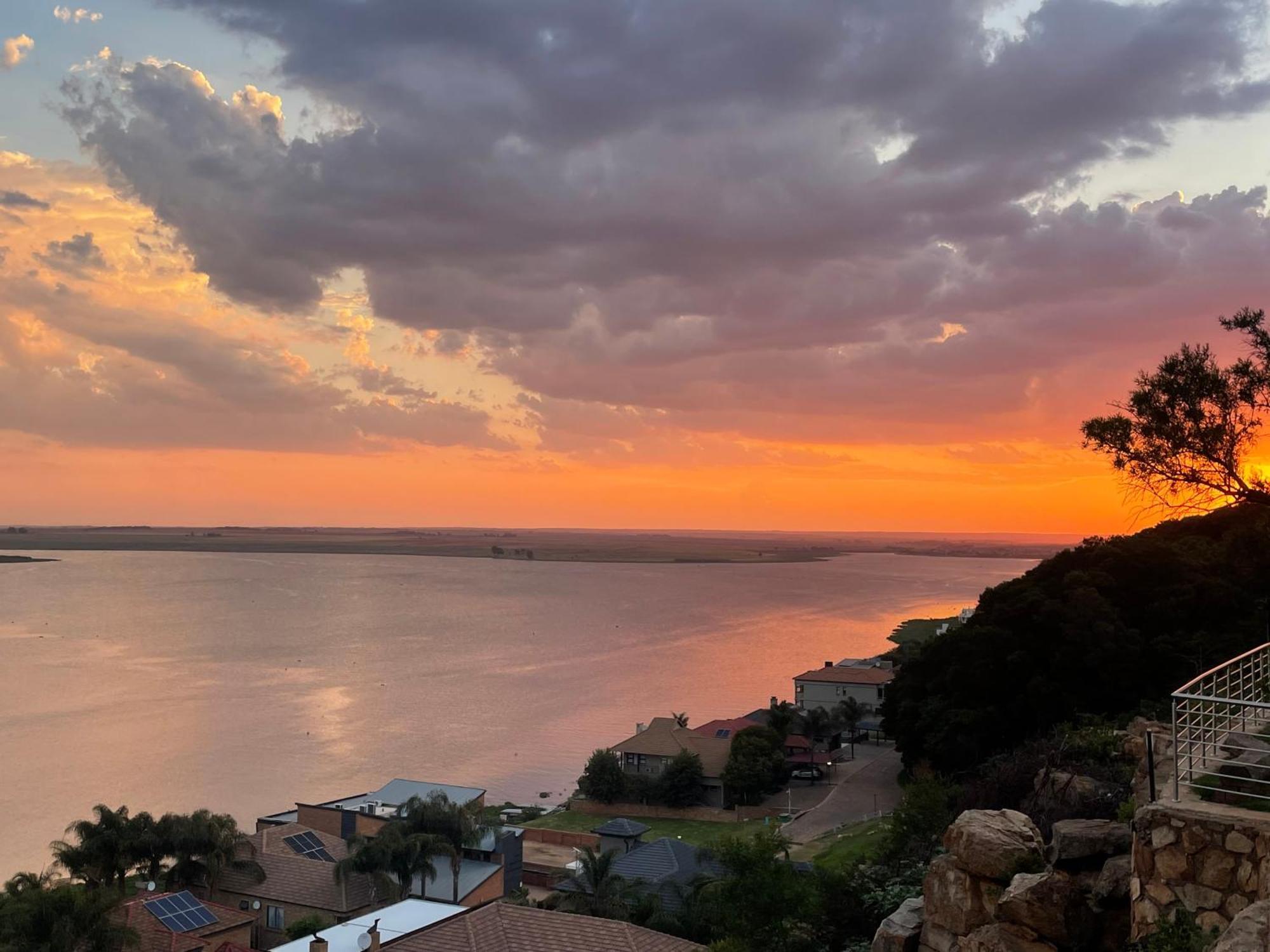 Eagles View Kungwini Hotel บรองค์ฮอร์สท์สปรุย ภายนอก รูปภาพ