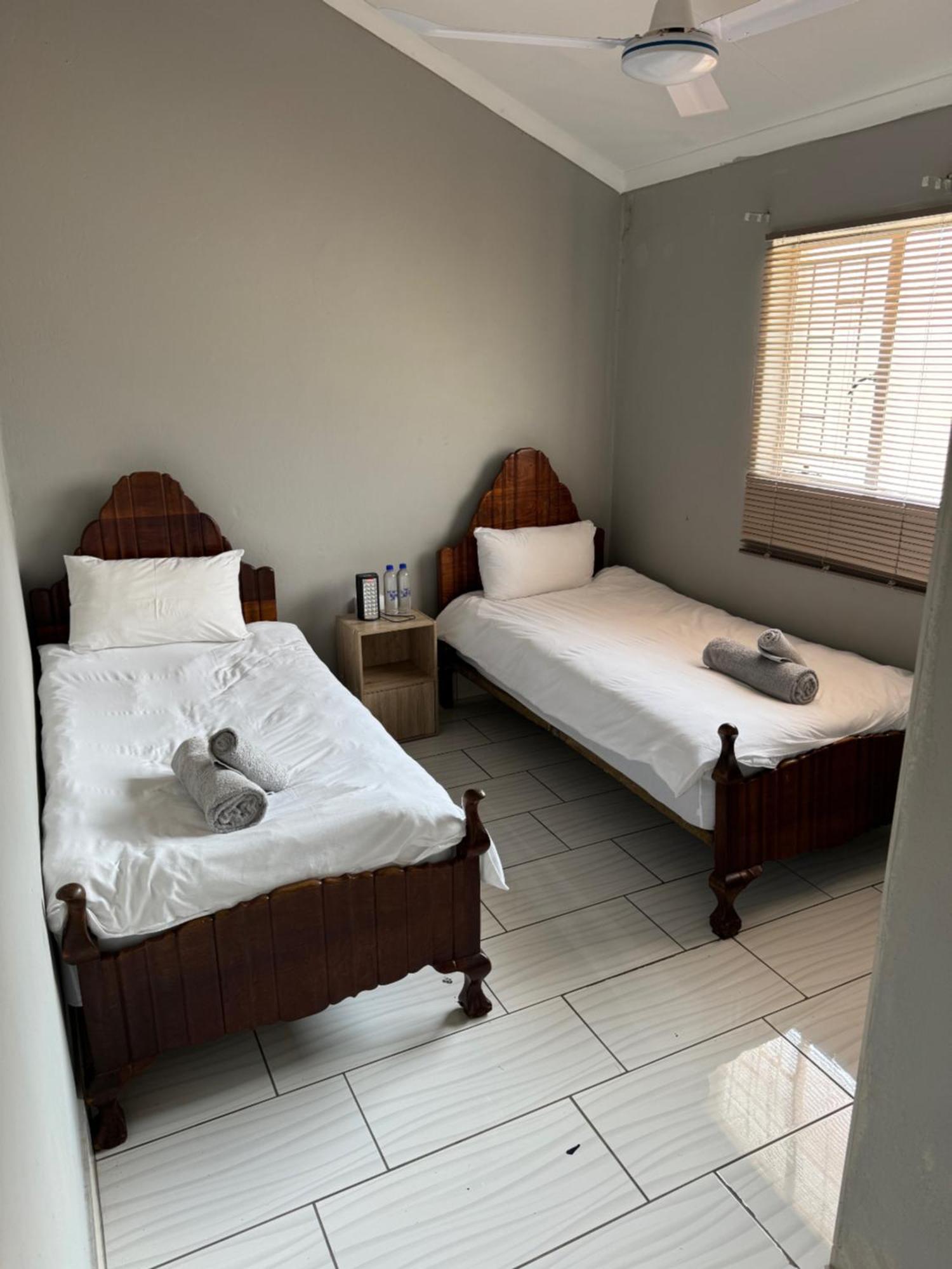 Eagles View Kungwini Hotel บรองค์ฮอร์สท์สปรุย ภายนอก รูปภาพ